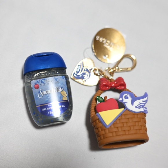 Bath & Body Works Other - Bath & Body Works Disney Princess Snow White Pocketbac Holder Set NWT- IN HAND